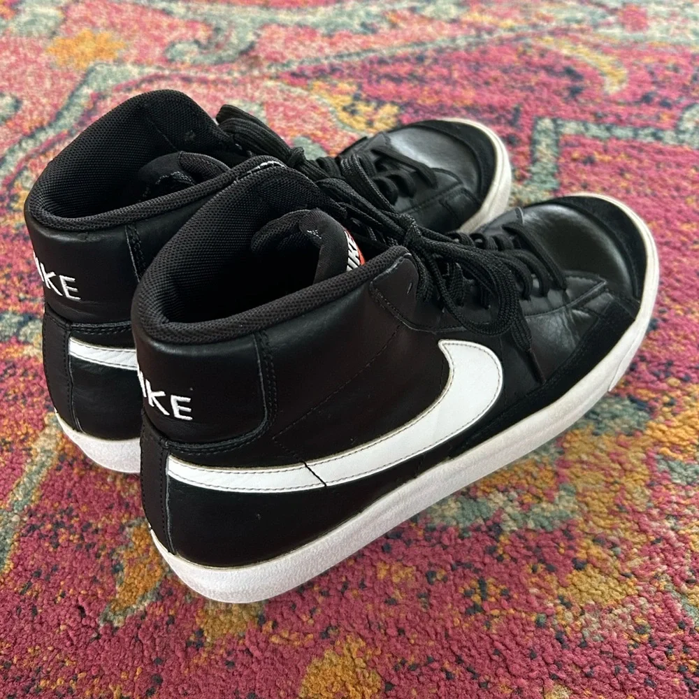 Nike | Youth Black Leather Blazer ‘77 Mid Top Lace Up Sneakers Gum Sole Size 7Y
